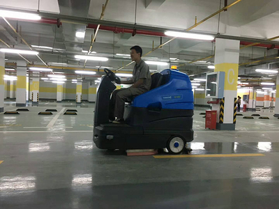 高效清潔利器 R180電動洗地車，專為大面積清洗設計